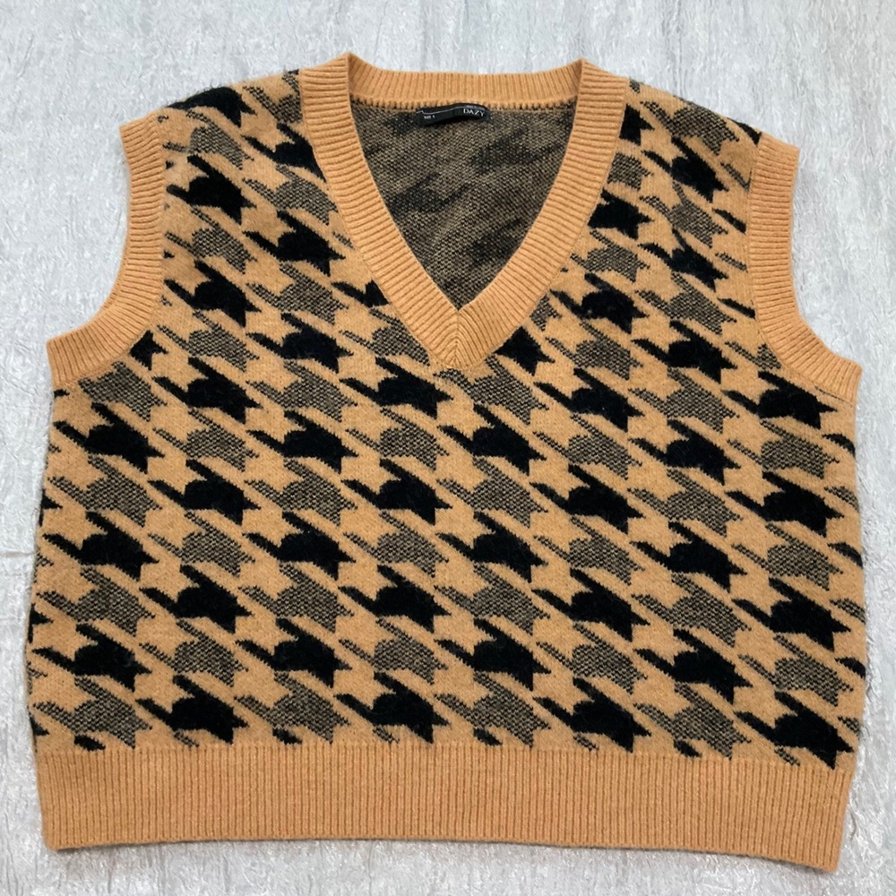 Dazy Tan Black Houndstooth V-Neck Knit Sweater Vest Size S Preppy Layering Top - Picture 2 of 8